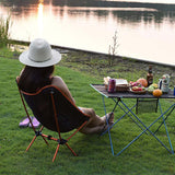 Folding chair that lifts up to 150 kg